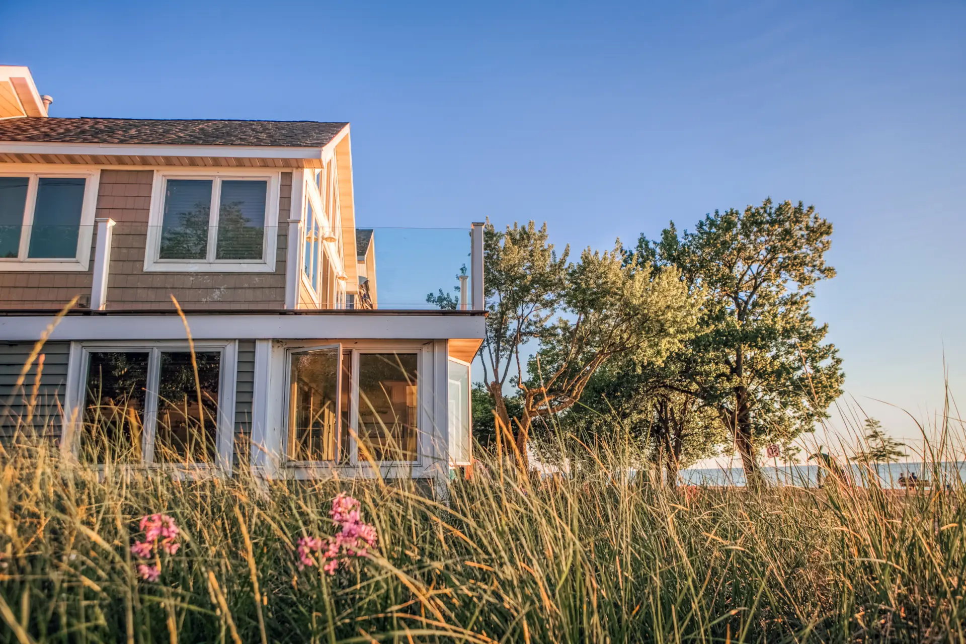 How to Win Repeat Bookings and 5-Star Reviews in Saugatuck’s Vacation Rental Scene